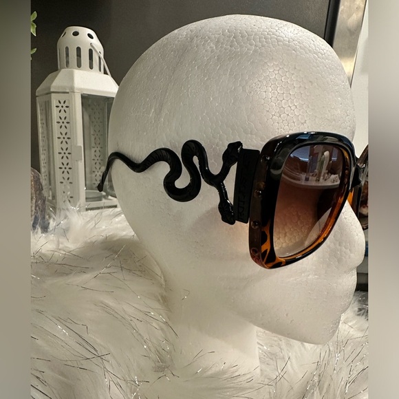 KILLSTAR Retro Snake Anti Glare Sunglasses - Picture 3 of 10